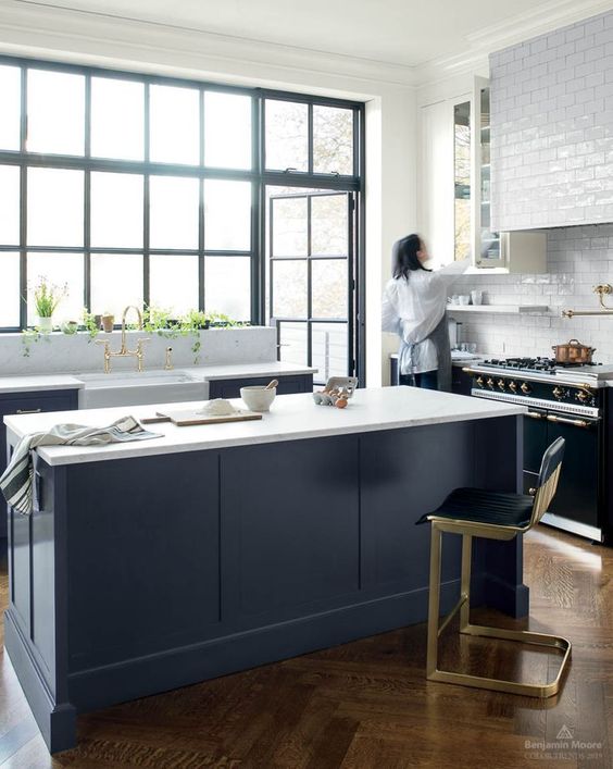 Benjamin Moore Hale Navy (Hc-154)