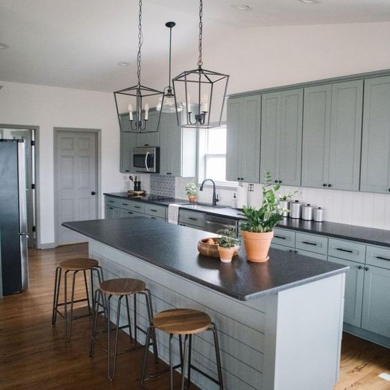 Sherwin Williams Dorian Gray (7017)